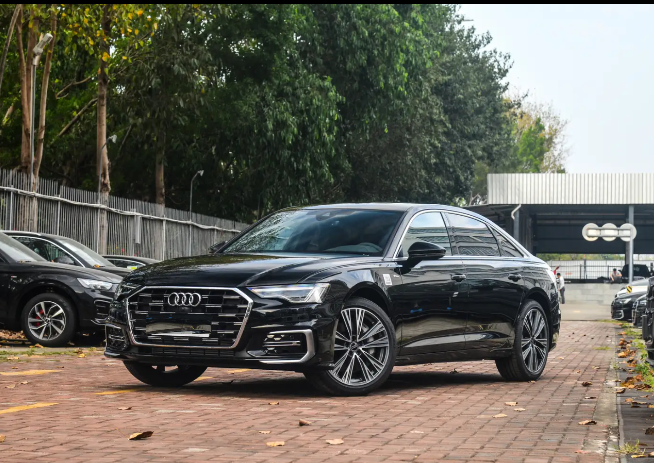 奥迪A6L 2025款 改款 55 TFSI  quttro  尊享动感型